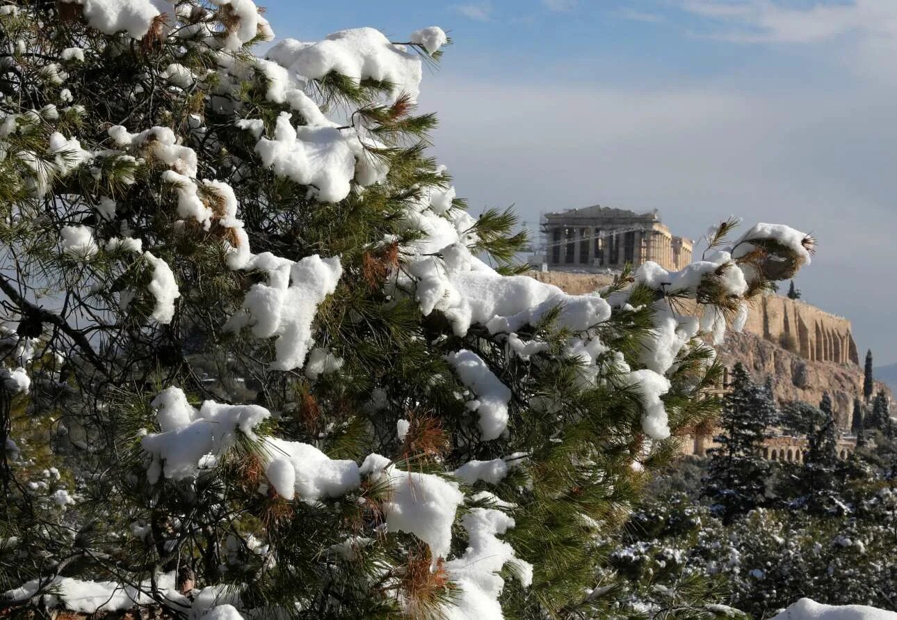 Снег в Афинах. Афины зимой. Афины снегопад. Афины в декабре.