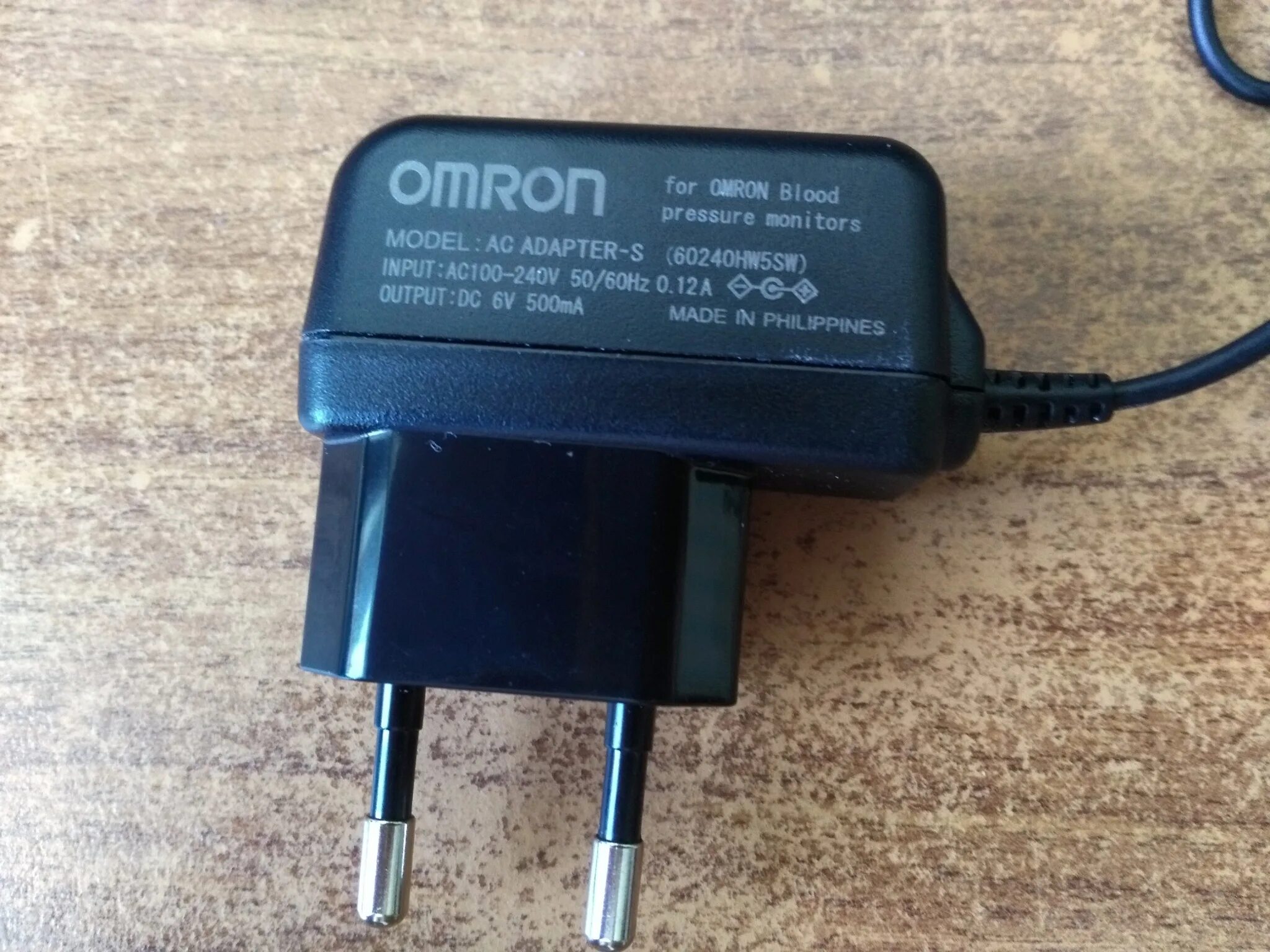 Адаптер Omron 6a 500ma. Адаптер к Omron 6 вольт. Тонометр Омрон с адаптером. Адаптер для тонометра Omron. Адаптер для omron