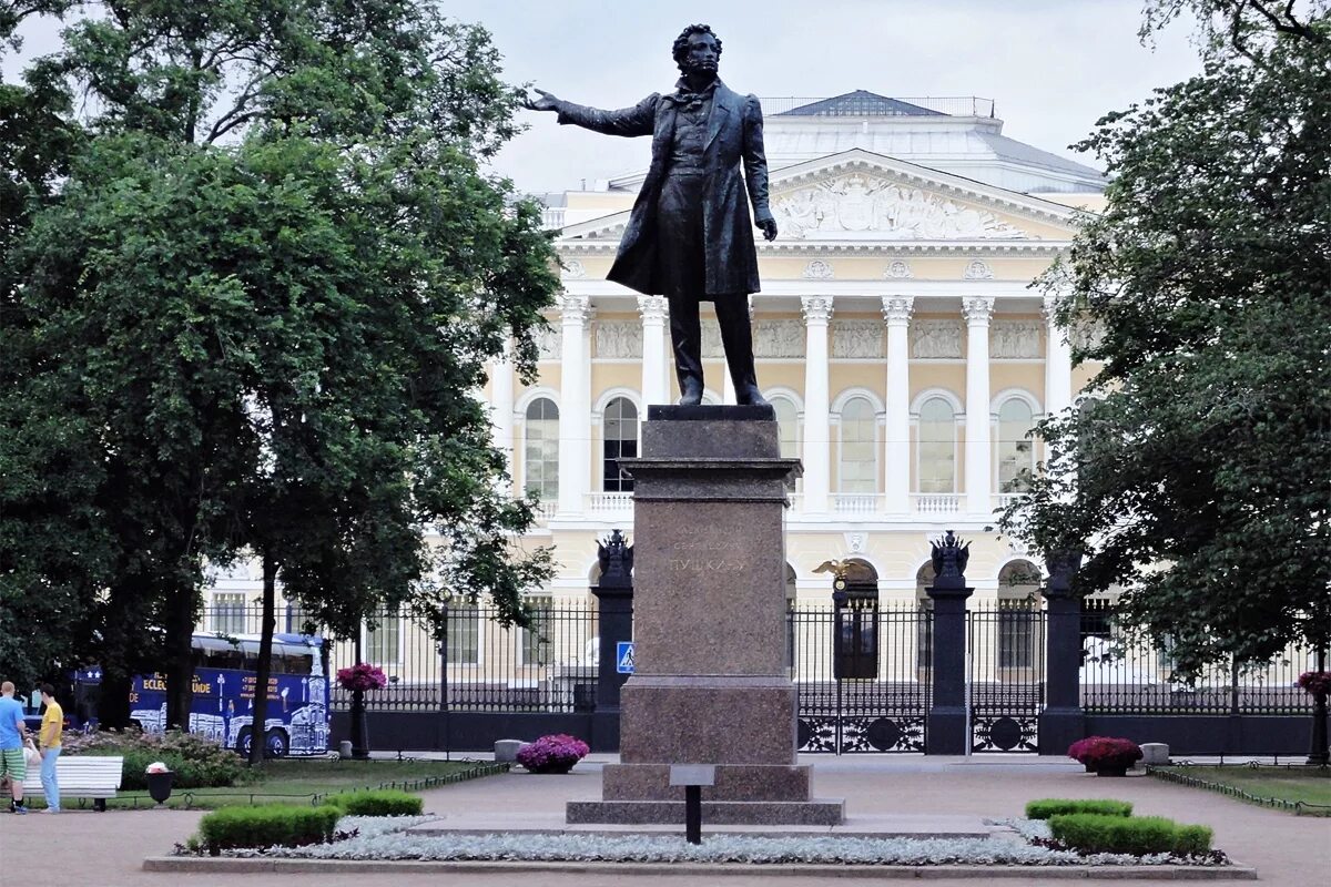 Памятник где на площади. Памятник а. с. Пушкину (Санкт-Петербург, площадь искусств). Памятник Пушкину в Санкт-Петербурге на площади искусств скульптор. Памятник Пушкину Аникушина в Санкт-Петербурге. М Аникушин памятник а с Пушкину в Санкт-Петербурге.