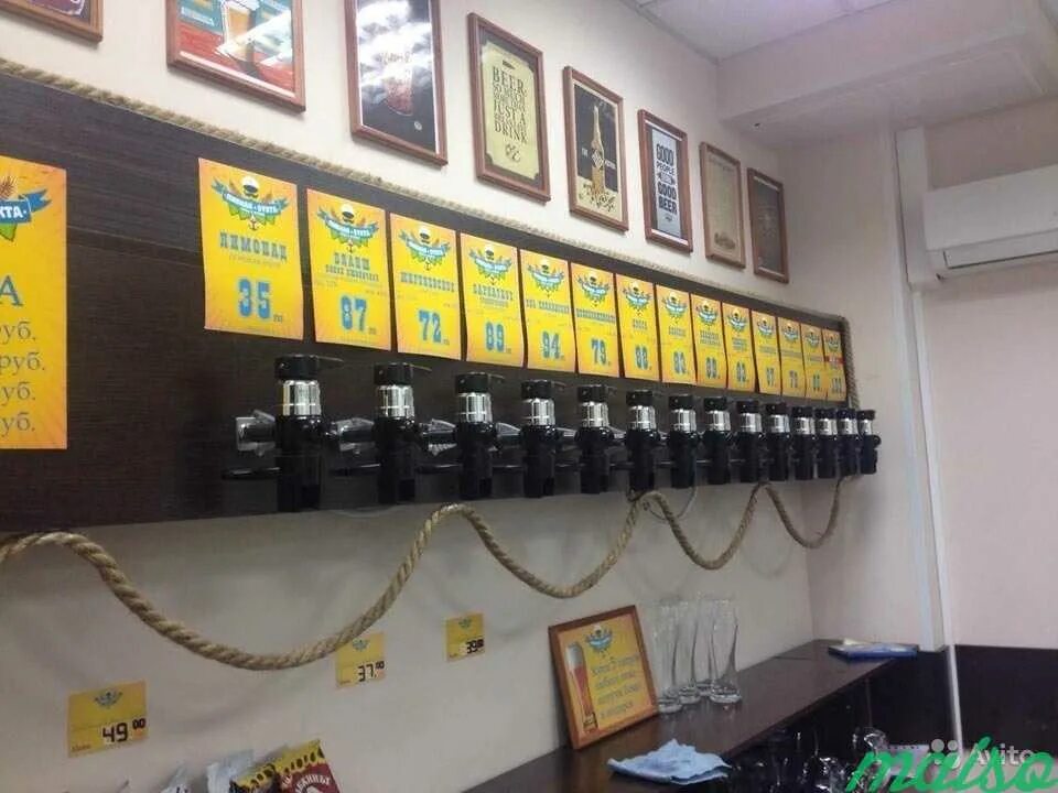 Разливное пиво интерьер. Магазин разлеаноно пиво. Itap краны пивные. Оборудование для пивного магазина. Пивные краны для розлива.