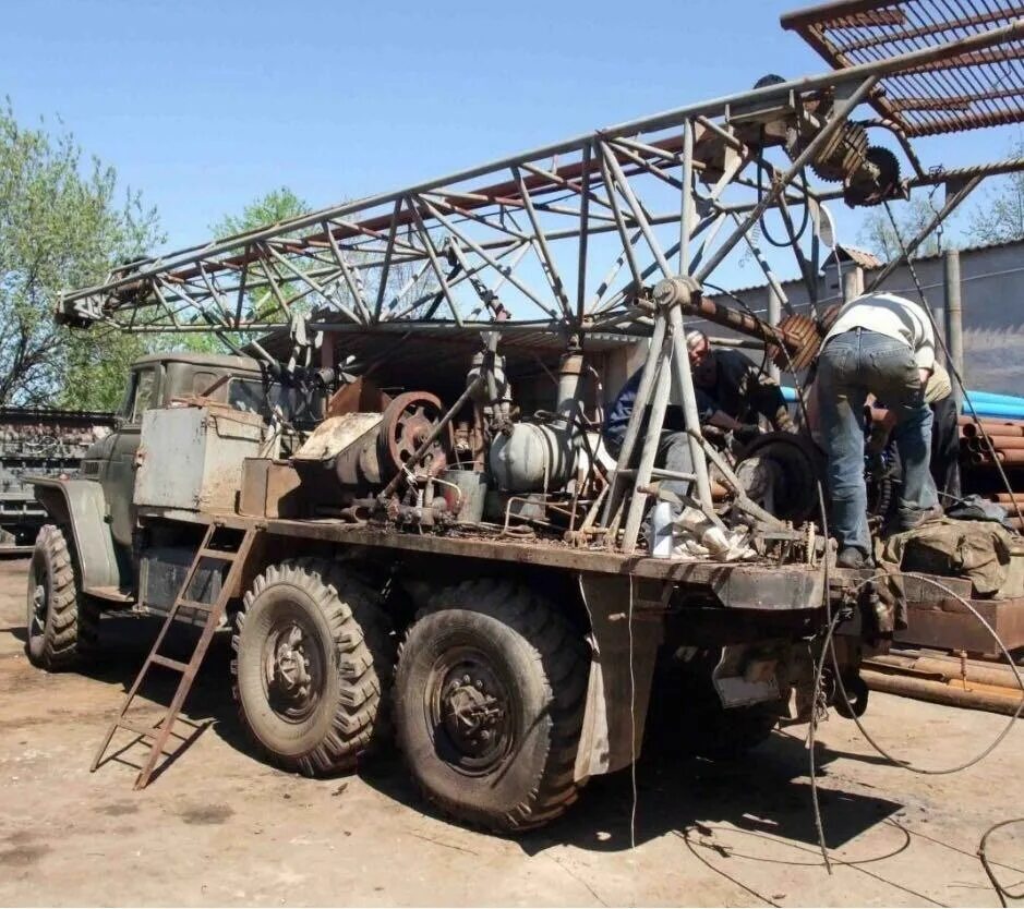 Урал буровая установка. Урал буровая. урал 8х8 буровой. шасси урал с буровой установкой.