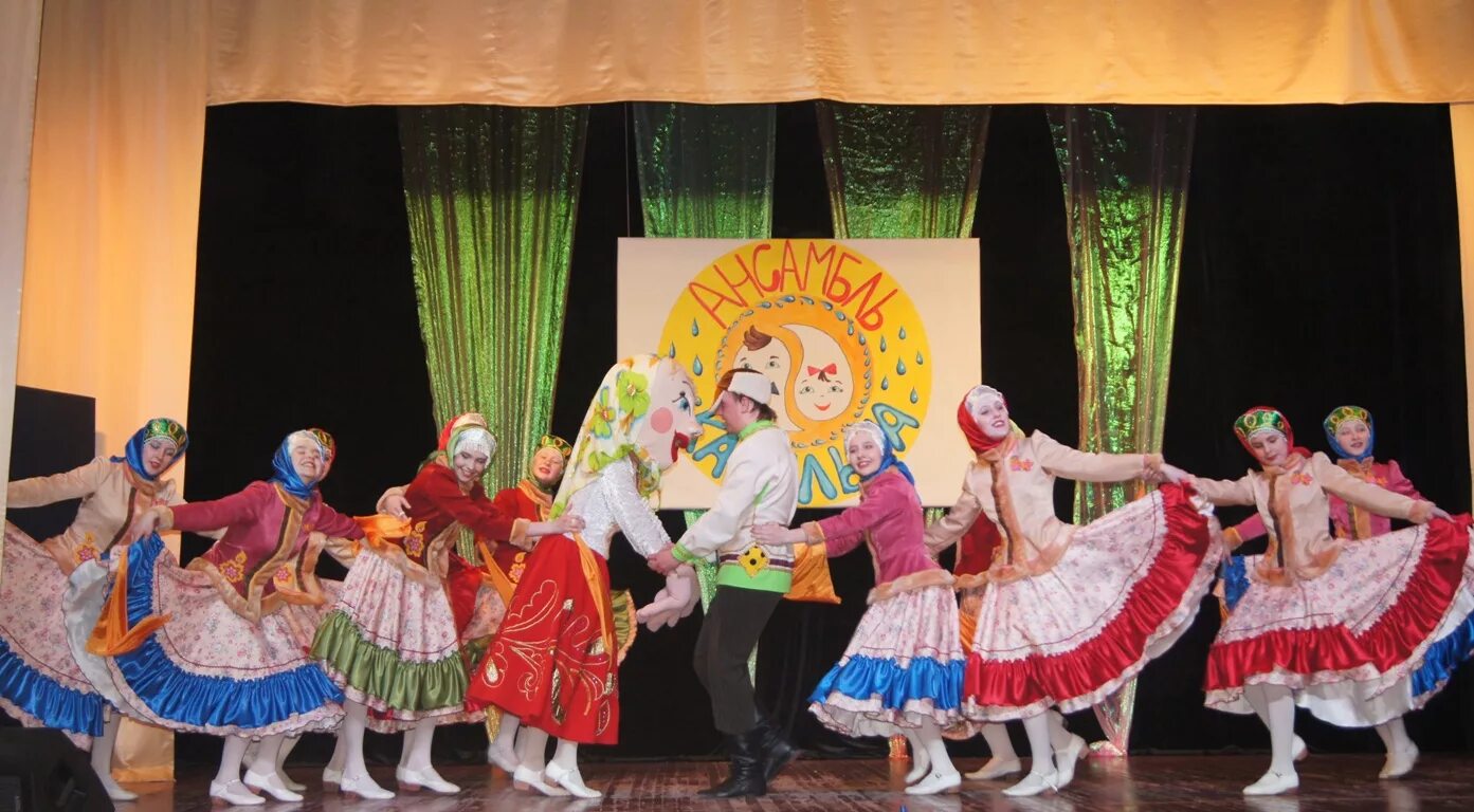 ансамбль капельки. фольклорный ансамбль роща. ансамбль капельки мурманск. ансамбль капельки города иваново. фольклорный ансамбль капельки шемышейка.