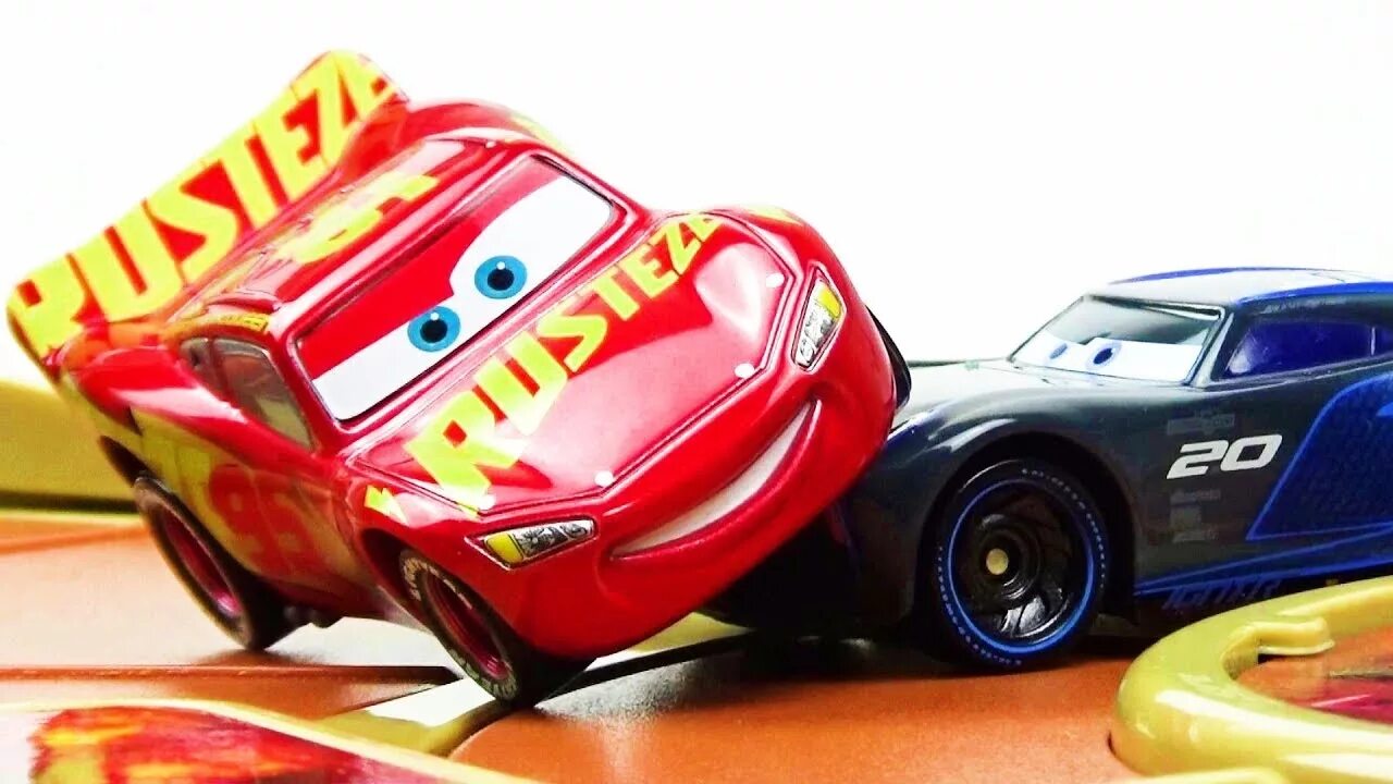 Молния маквин и шторм. Молния Маквин и Джексон шторм. Cars 3 Lightning MCQUEEN vs Jackson Storm. Шторм молния Маквин. Lightning MCQUEEN vs Jackson Storm.