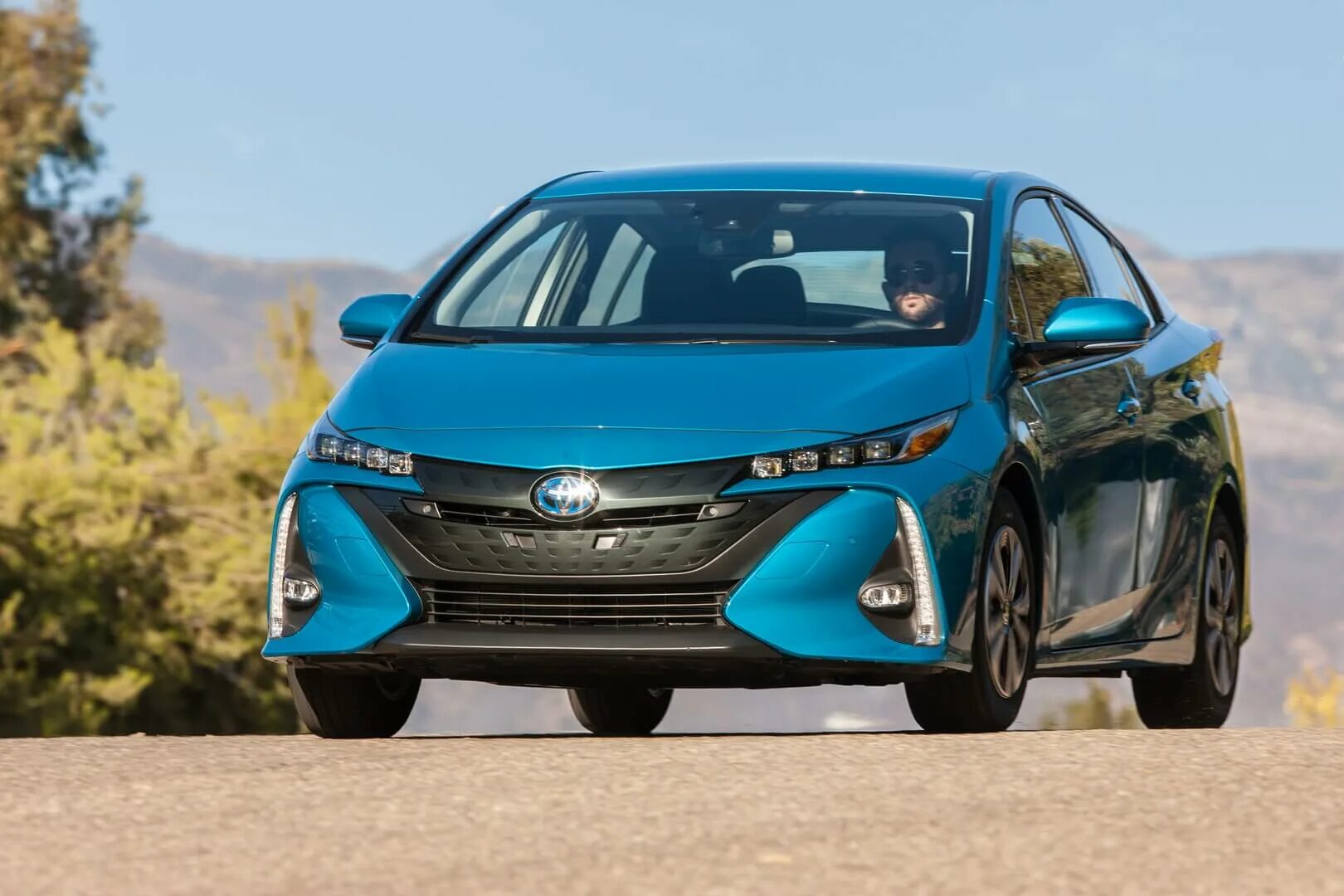 Hybrid 2017. Toyota Prius 2017. Тойота Приус 2020. Toyota Prius Prime 2017. Тойота Приус гибрид 2017 года.