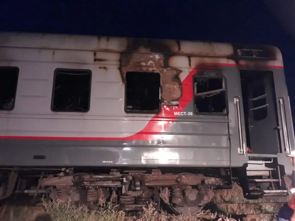 Вагон омск. Вагон омск. Поезд омск ржд омск. Москва новосибирск фирменный поезд сибиряк. Пассажирский вагон ночью.