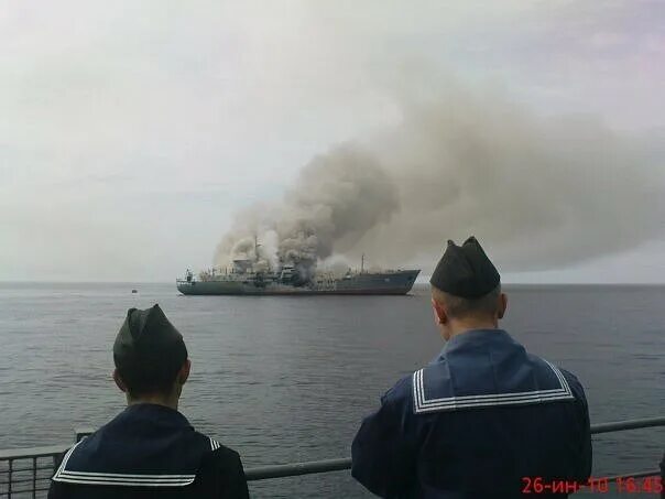 Бухта Абрек залив стрелок. Попадание ракеты в корабль. Попадание ракеты в крейсер Москва. Попадание ПКР В корабль.