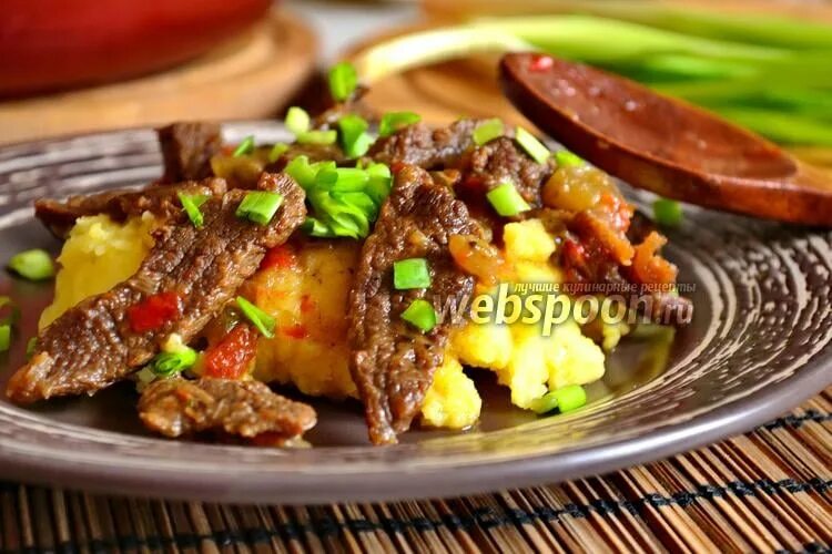 Конина с картошкой. Рагу из конины. Жаркое из конины с картошкой. Тушеная конина с картошкой. Тушеная оленина с картошкой.