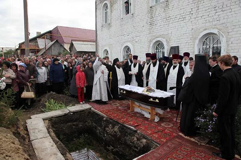 Похорон протоерея димитрия смир. Похороны протоиерея всеволода чаплина. Как хоронят священников. Отпевание дмитрия смирнова. Таинство веры.