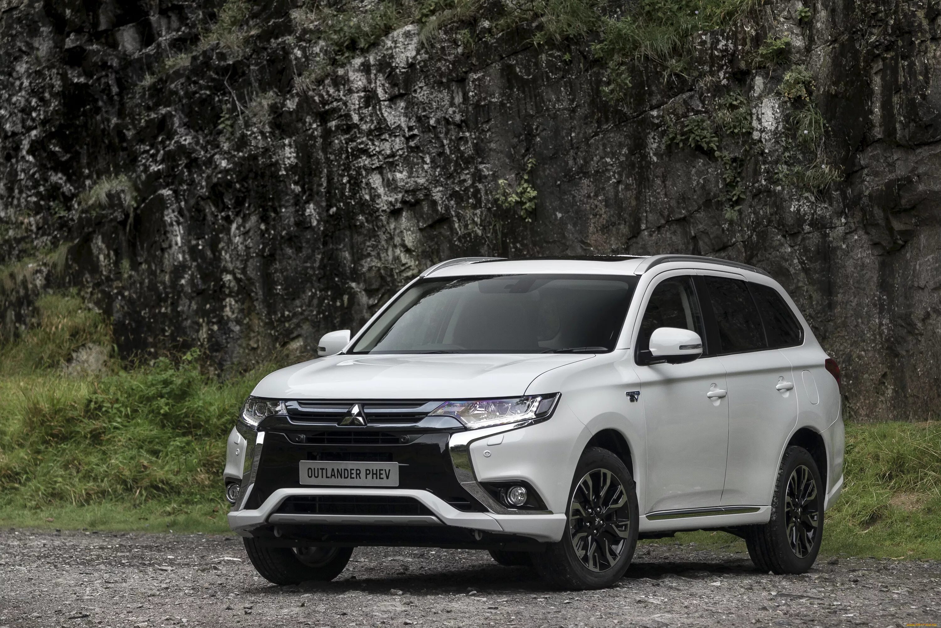 Митсубиси Аутлендер 2015. Mitsubishi Outlander PHEV. Митсубиси Аутлендер т2015. Mitsubishi Outlander 2015. Мицубиси аутлендер 2015 год