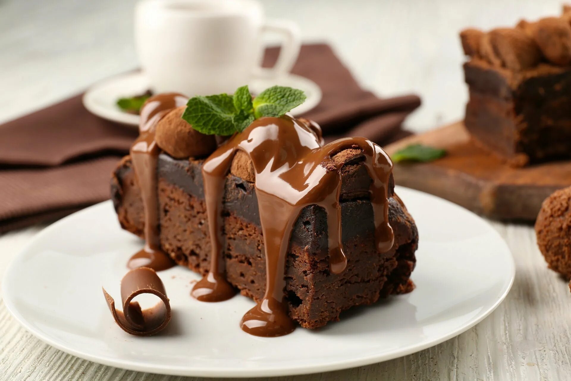 Пирожное в шоколаде. Красивые Десерты. Шоколадный десерт. Красивые пирожные. Шоколадные пирожные.
