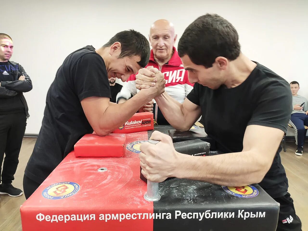 Инстаграм ваня свирин тренировки. Амбарцумян арутюн араевич армрестлинг. Оганесян григор армрестлинг. Армрестлинг. Армрестлинг школьник из россии.