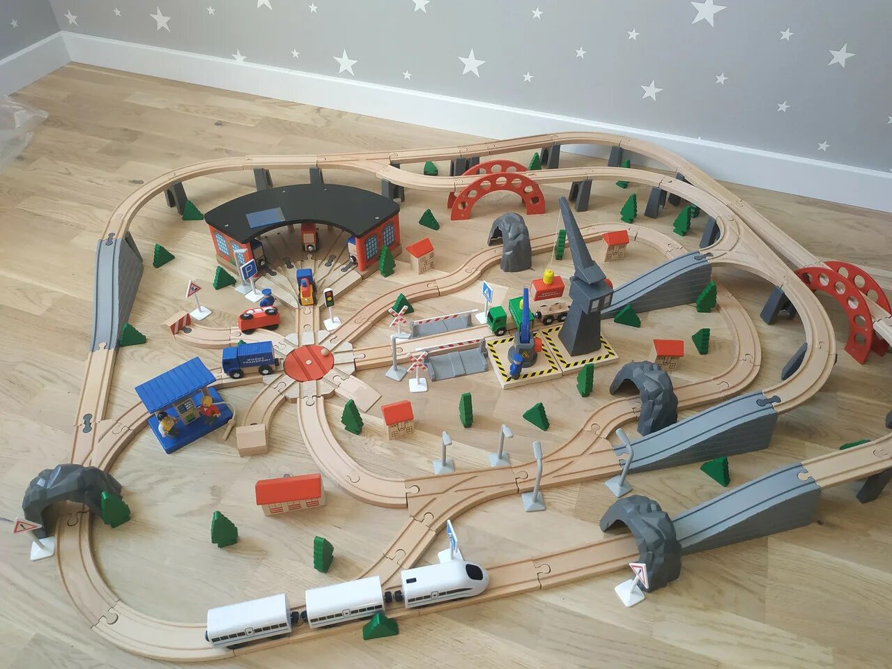 деревянная железная дорога кидкрафт горный водопад. железная дорога модель траин. большая железная дорога для детей. деревянная железная дорога acooltoy 100. игрушки железная дорога train set.