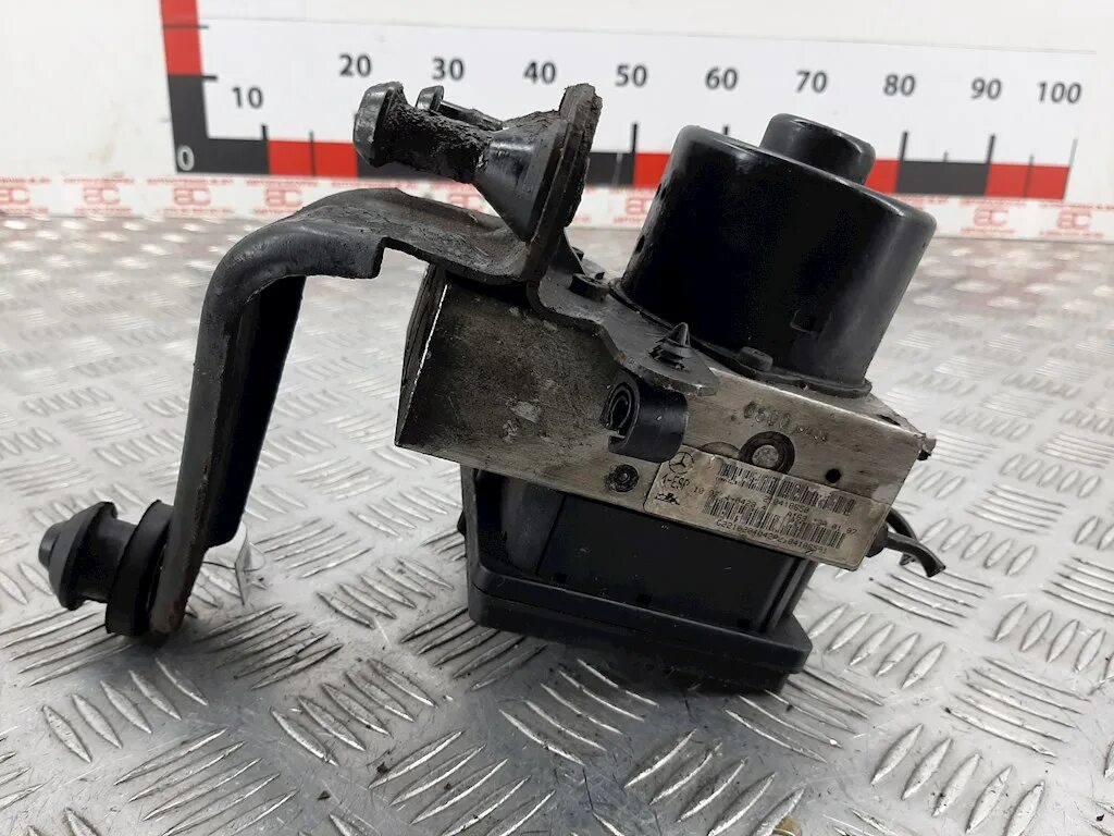 Реле абс мерседес мл. Моторчик блока abs ml350. Блок управления абс мерседес 163. 2 abs. Блок абс ml163.