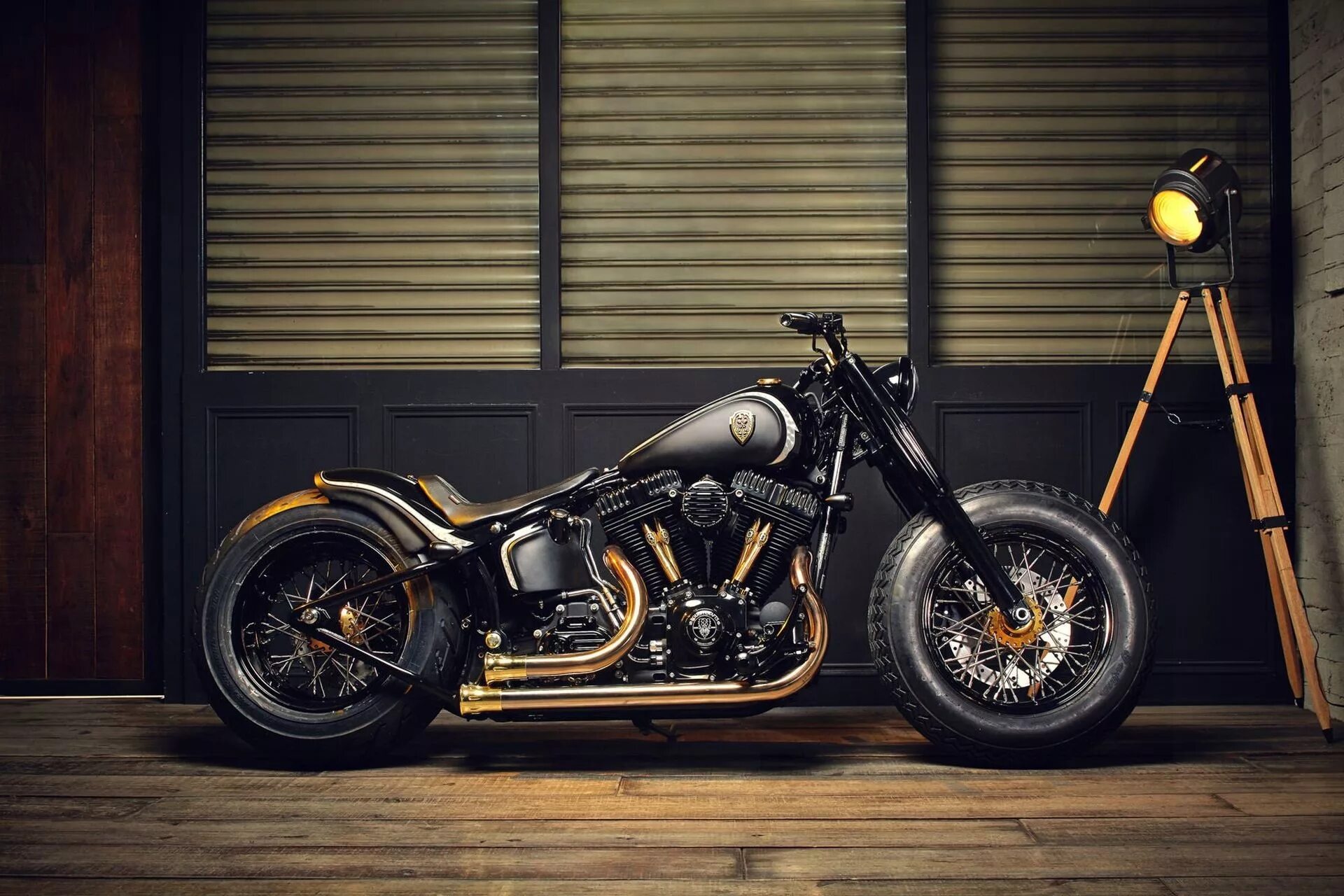 Мотоцикл боббер Harley Davidson. Чоппер мотоцикл Харлей Дэвидсон. Харлей Дэвидсон софтейл боббер. Мотоцикл Harley Davidson Custom.