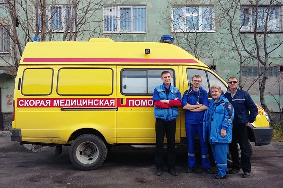 Своих не бросаем сбор гуманитарной помощи. Помощь в мурманске. Автомобили скорой помощи мурманска. Помощь в мурманске. Станция ско́рой медици́нской по́мощи мурманск.