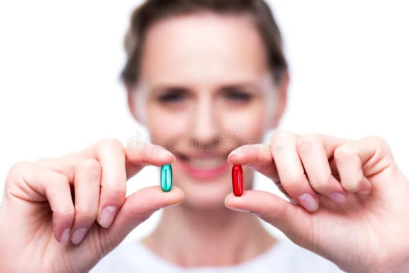 Красная и синяя таблетка. Выбор таблетки. Красные таблетки в руке. Прими красную таблетку