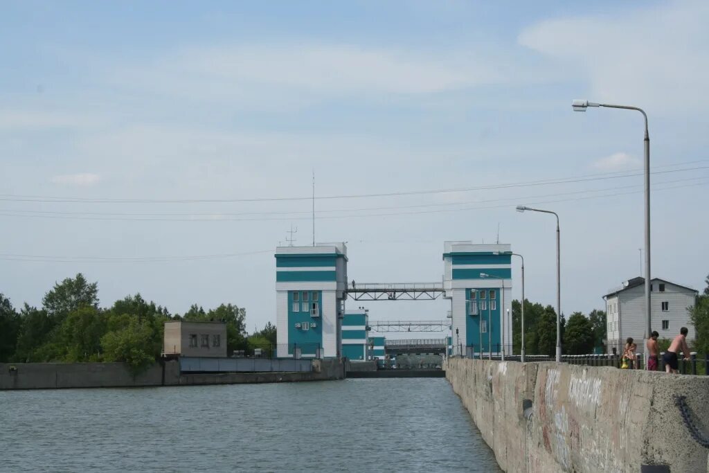 Новосибирск советский район микрорайон шлюз. Шлюз Новосибирского водохранилища. Шлюз Новосибирской ГЭС. Микрорайон шлюз Новосибирск. Устья Нижнего подходного канала Новосибирской ГЭС.