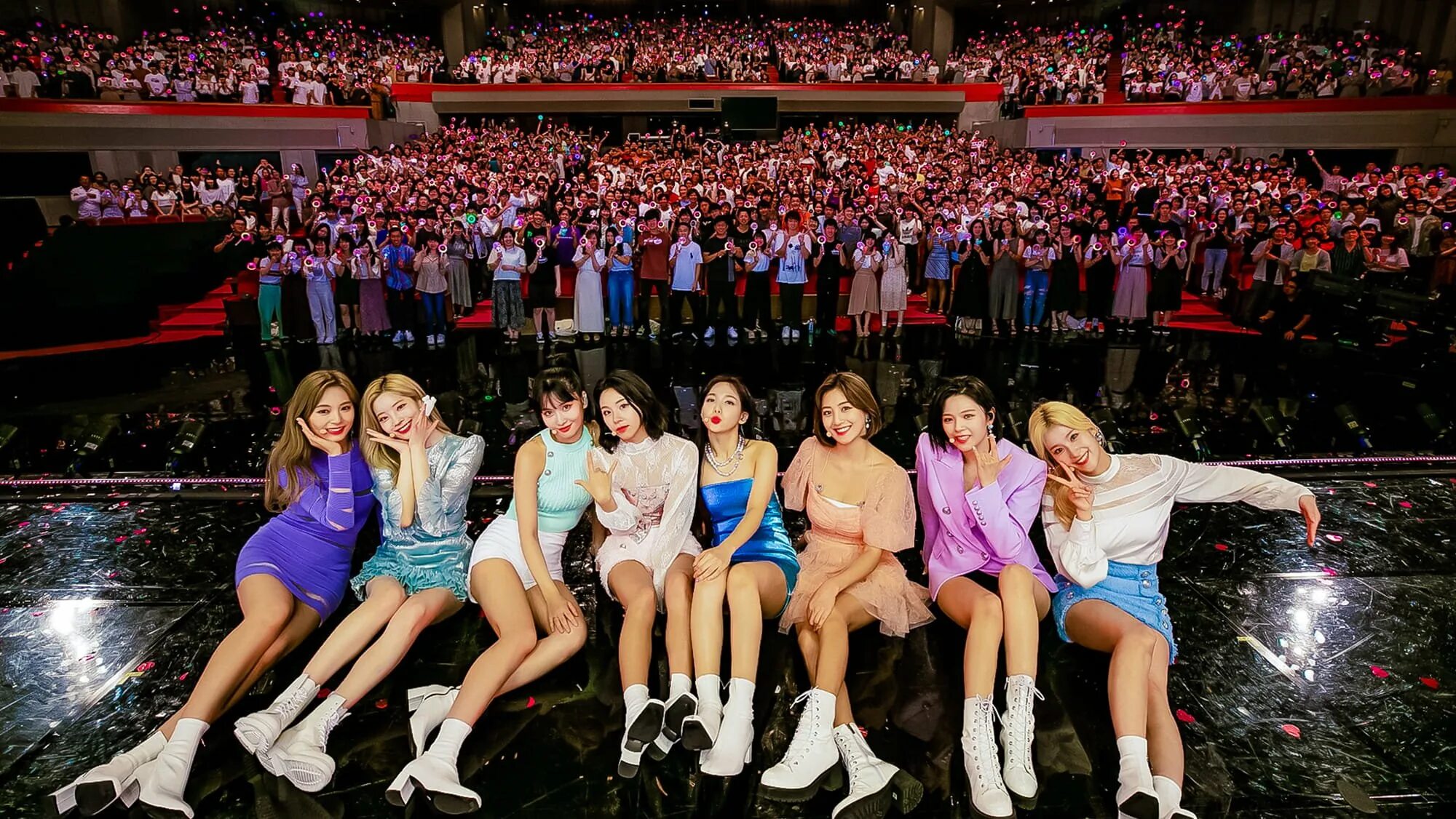 Exercises twice. Группа twice концерты. twice ot9. twice 2025 на сцене. twice concert 2025.