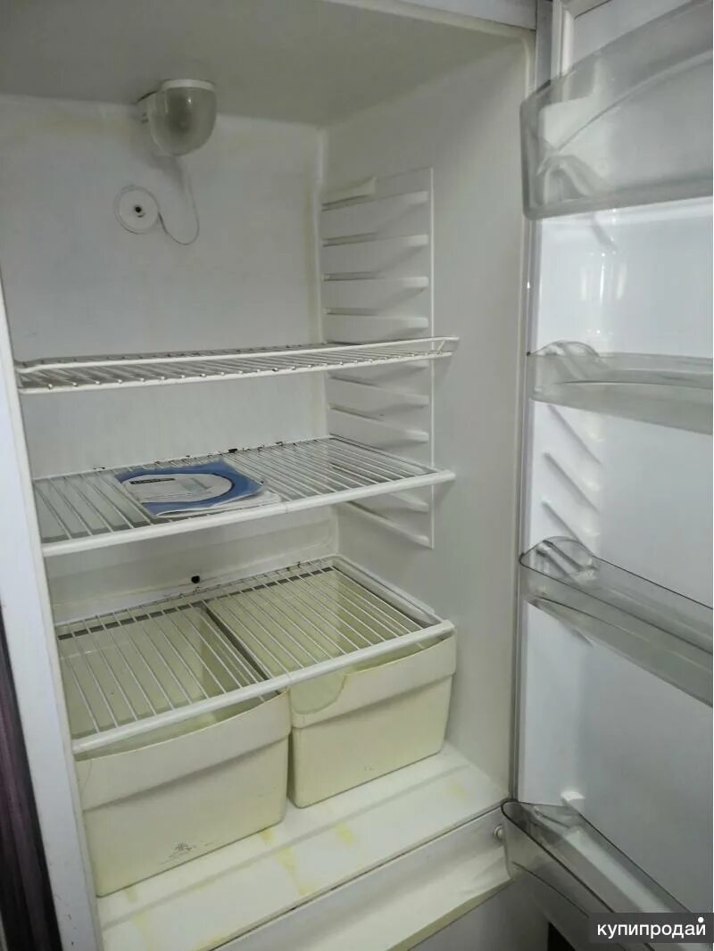 Холодильник Бирюса 2 камерный. Холодильник Бирюса двухкамерный морозилка внизу. Холодильник Бирюса с морозилкой внизу. Холодильник Бирюса Омск. Бирюса омск купить