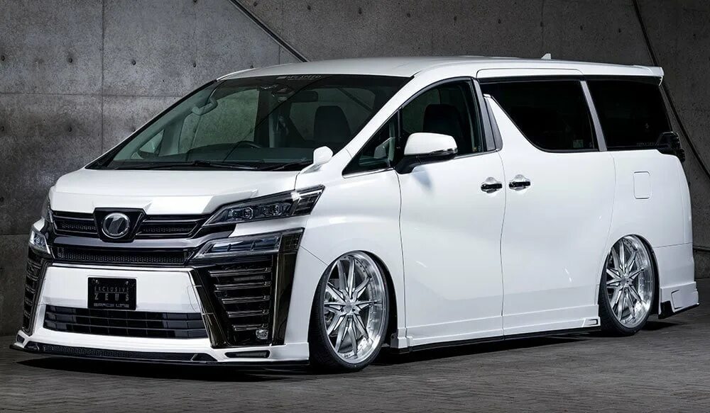 Toyota Vellfire 30. Toyota Vellfire ayh30. Toyota Vellfire 2017. Тойота Велфаер 2018 гибрид. Отличается альфард