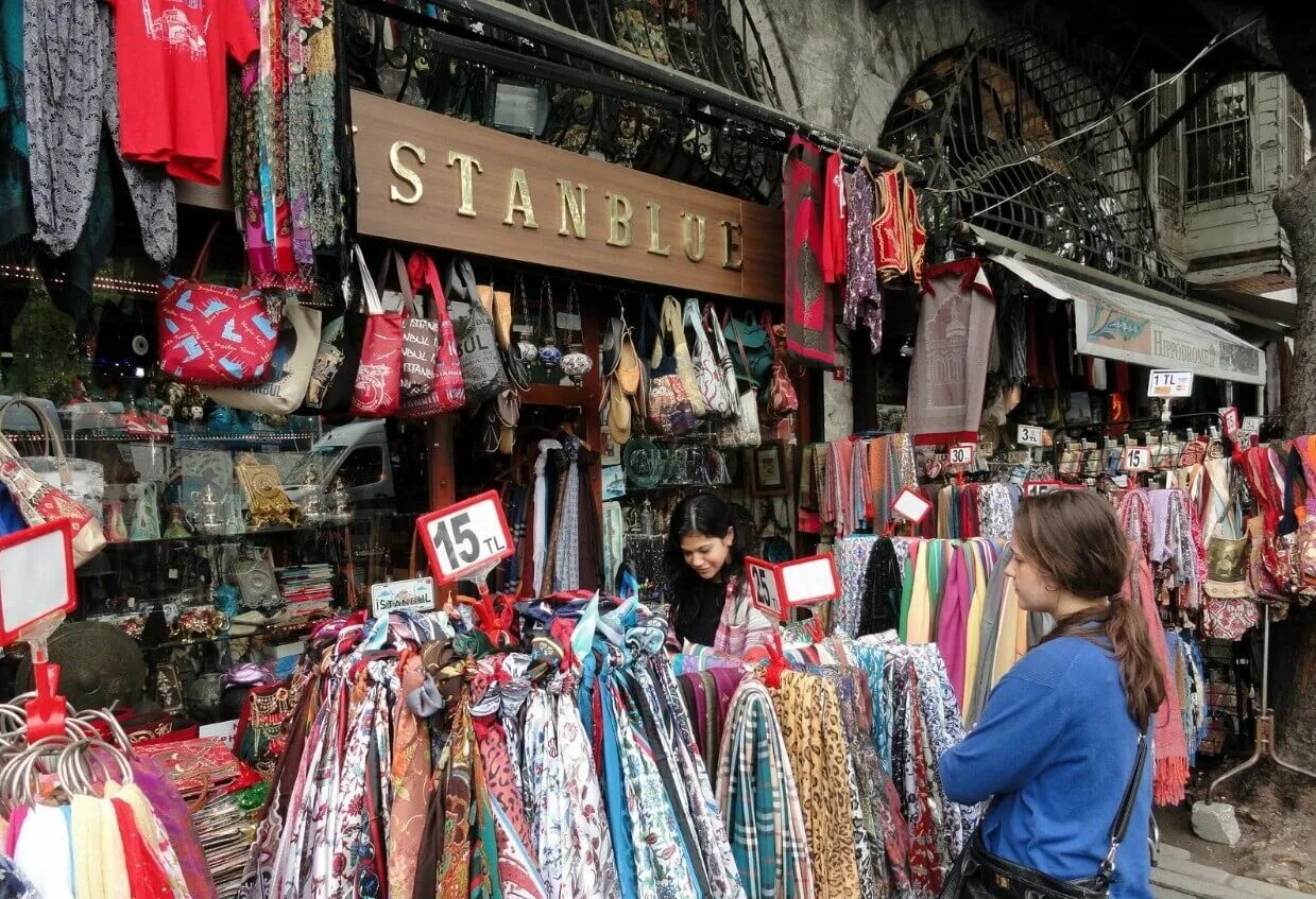 Стамбул где купить. Турция Стамбул Лалели базар. Рынок Стамбула вещевой Лалели. Рынок Laleli в Стамбуле. Турецкий базар Лалели.