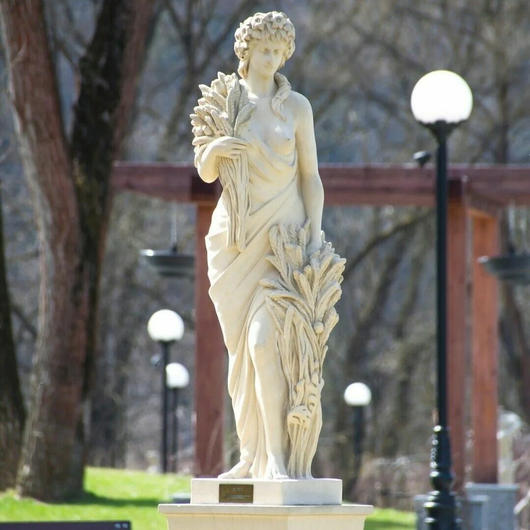 Найди статую. Скульптура древней Греции. Скульптура пейдж Бредли расширение. Парковая скульптура.