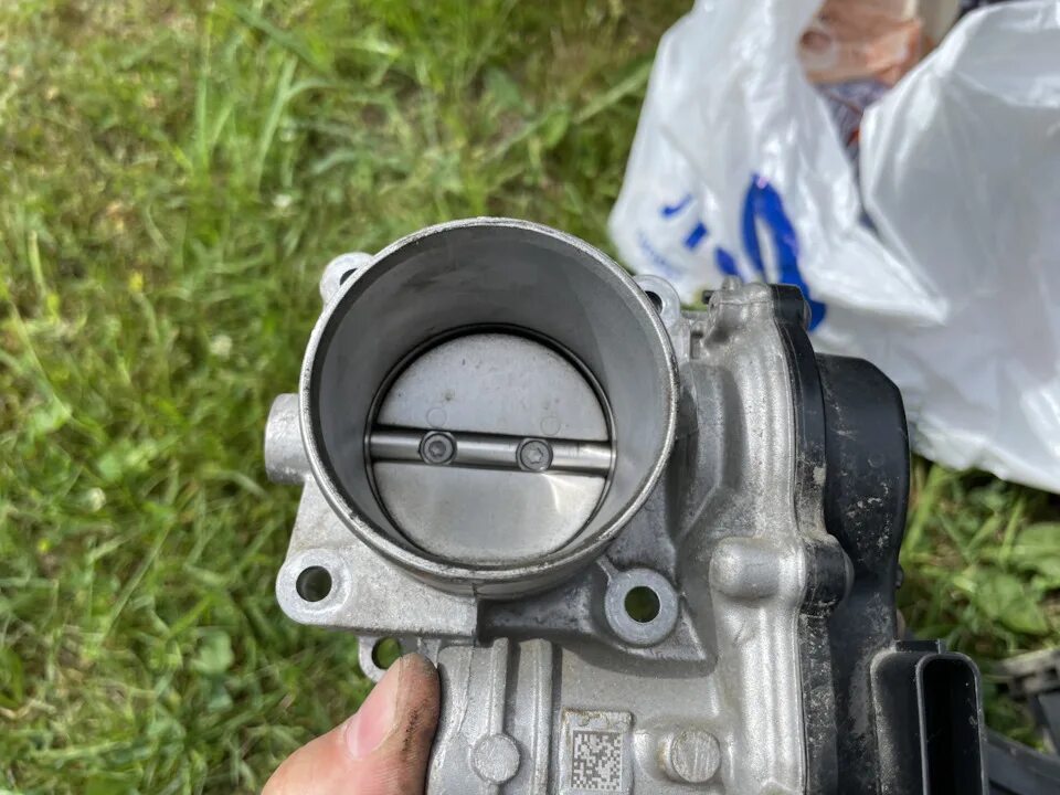 6. 6. Дроссельная заслонка на рено сандеро степвей. Дроссельная заслонка на renault sandero 2. Дроссельная заслонка рено сандеро 1.