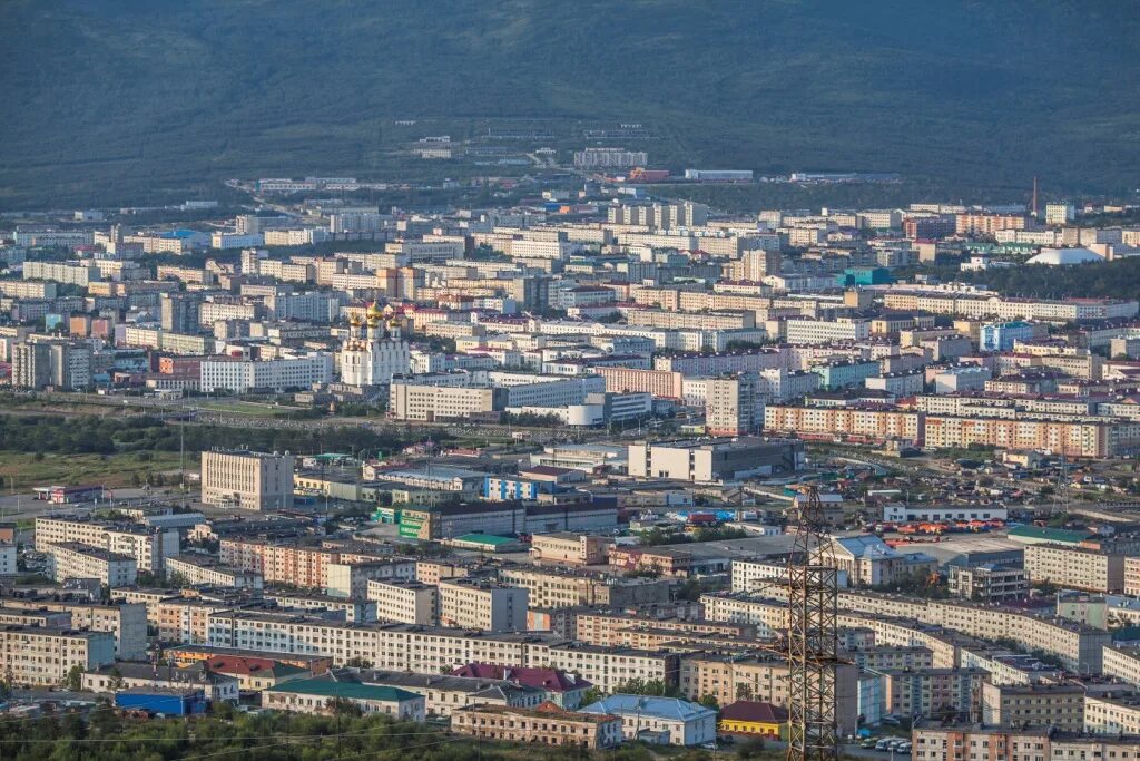 Сколько времени будет в магадане. Магадан сейчас. Полуостров Старицкого в Магадане. Магадан 2000. Магадан город сверху.