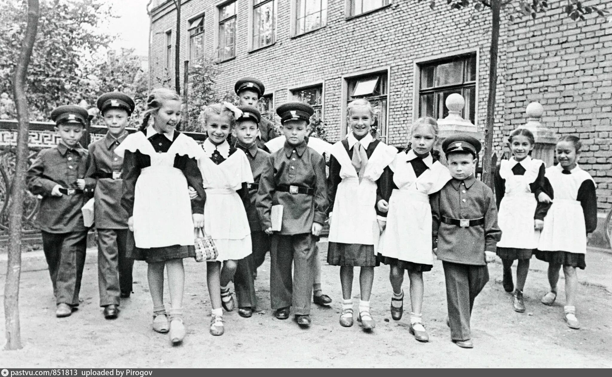 Школа 40 х годов. Школа 40 х годов. Советские школьники. Школьники 1940 года. Школы 40-х фото.