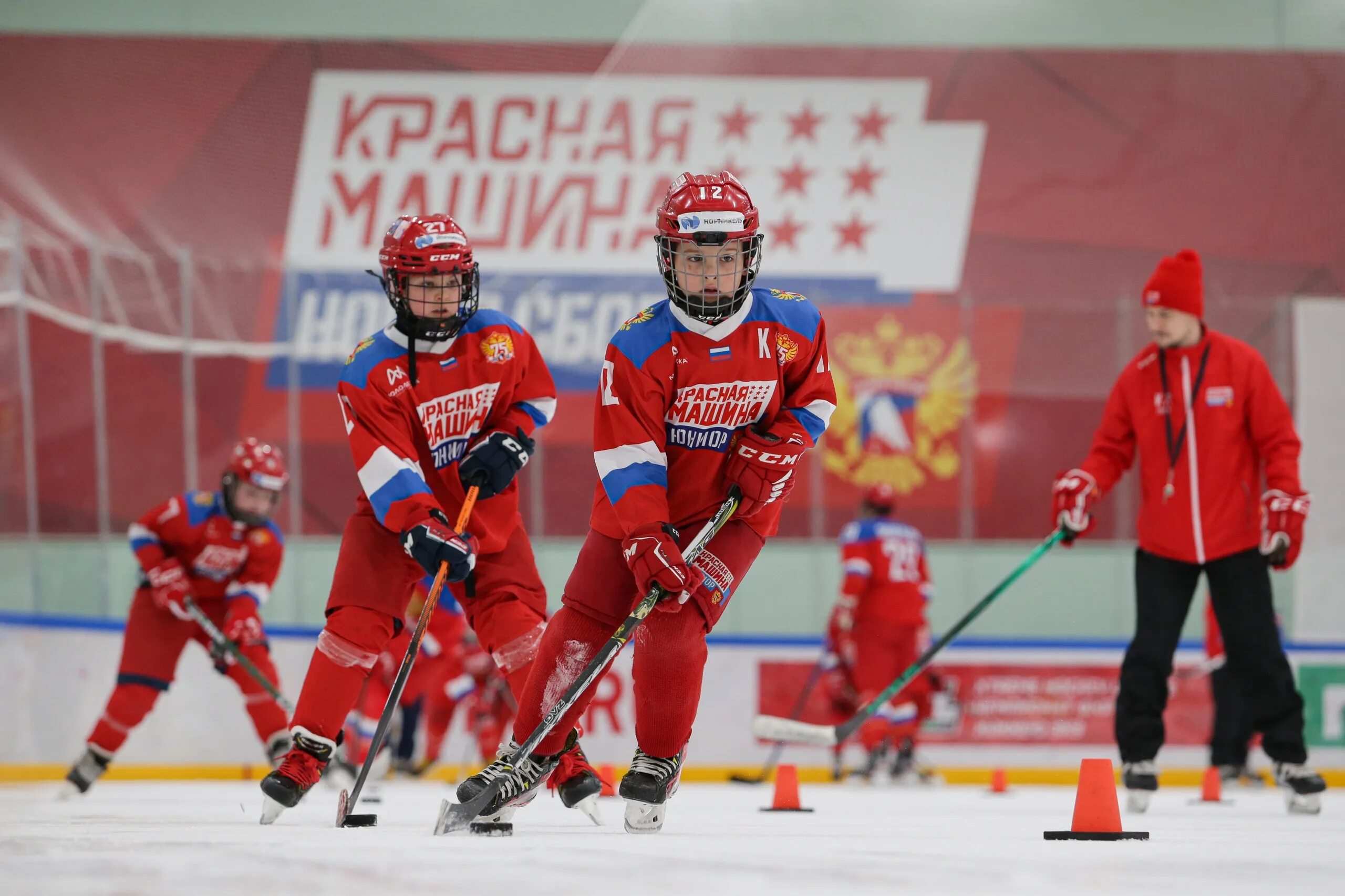 Красная машина юниор 3. Красная машина Новосибирск хоккей. Красная машина Юниор. Красная машина Юниор Новосибирск. Красная машина хоккей для детей.