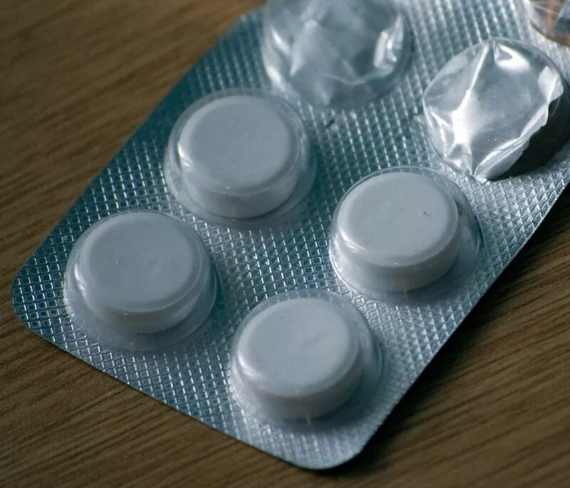 Упаковка таблеток в блистеры. Пустые блистеры от таблеток. Таблетки. Много таблеток. Реларантом являются препараты.