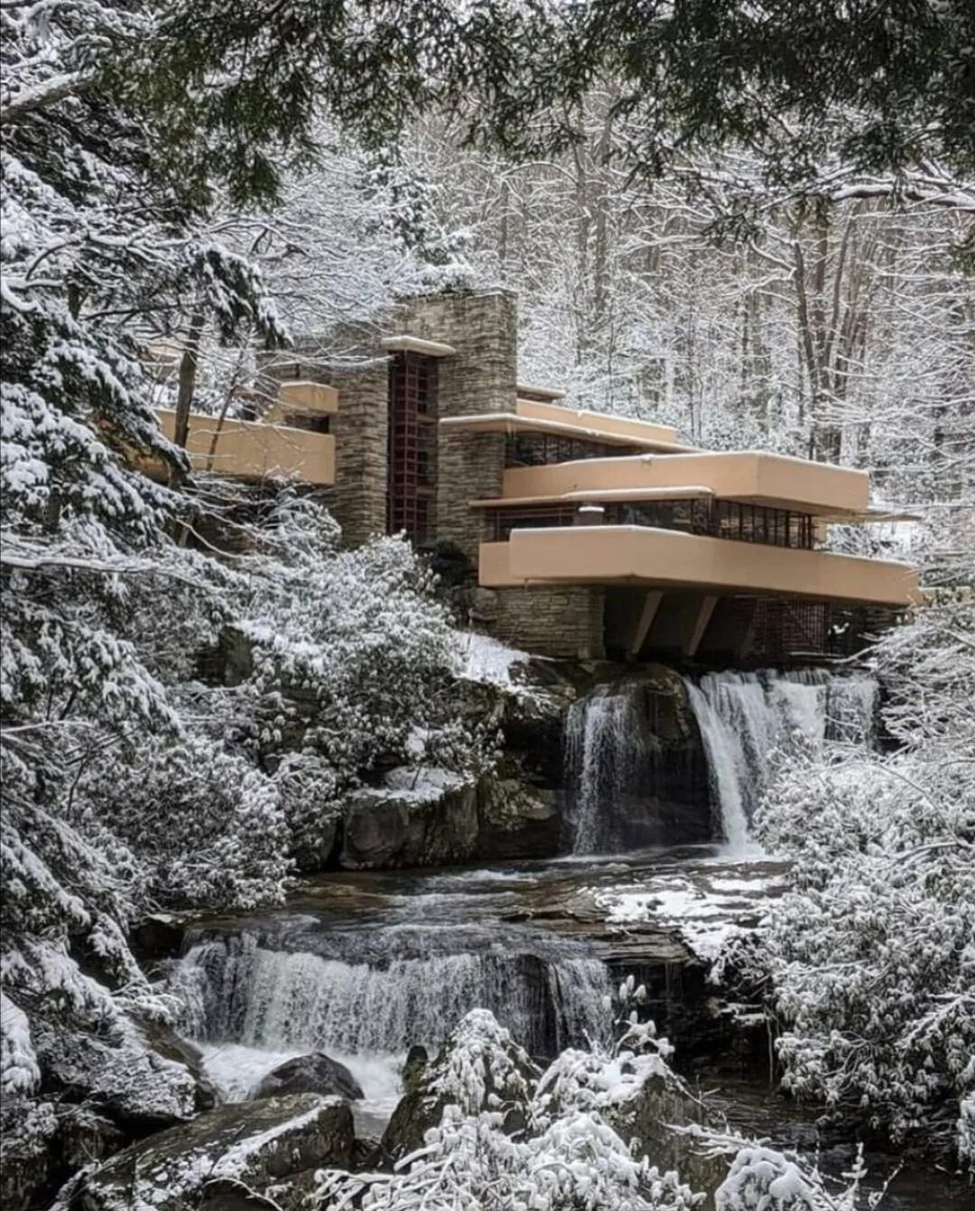 Дом фрэнка райта. Fallingwater Фрэнк Ллойд Райт. Ллойд Райт дом над водопадом. Фрэнк Ллойд Райт органическая архитектура. «Дом над водопадом» (Архитектор ф. л. Райт, 1935)..