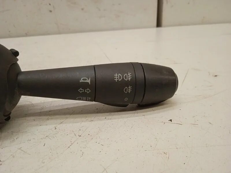 подрулевой кожух рено сандеро. рено клио 4 переключатель дворников. кожух руля логан. как снять подрулевой переключатель рено логан.