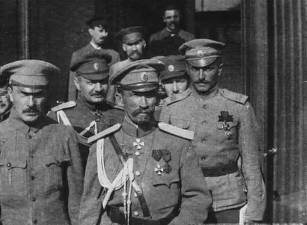Командующим добровольческой армией являлся