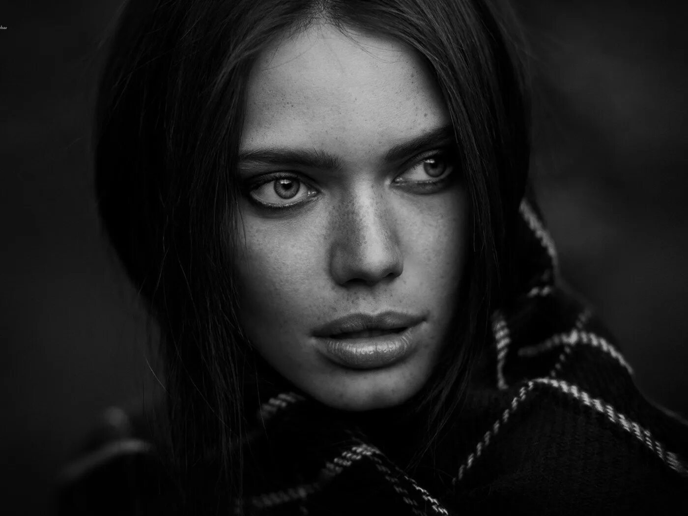 Портрет девушки. Екатерина dmitry arhar. Анастасия щеглова 2020. Лицо девушки черно белое. Маленькая девочка со взглядом волчицы.