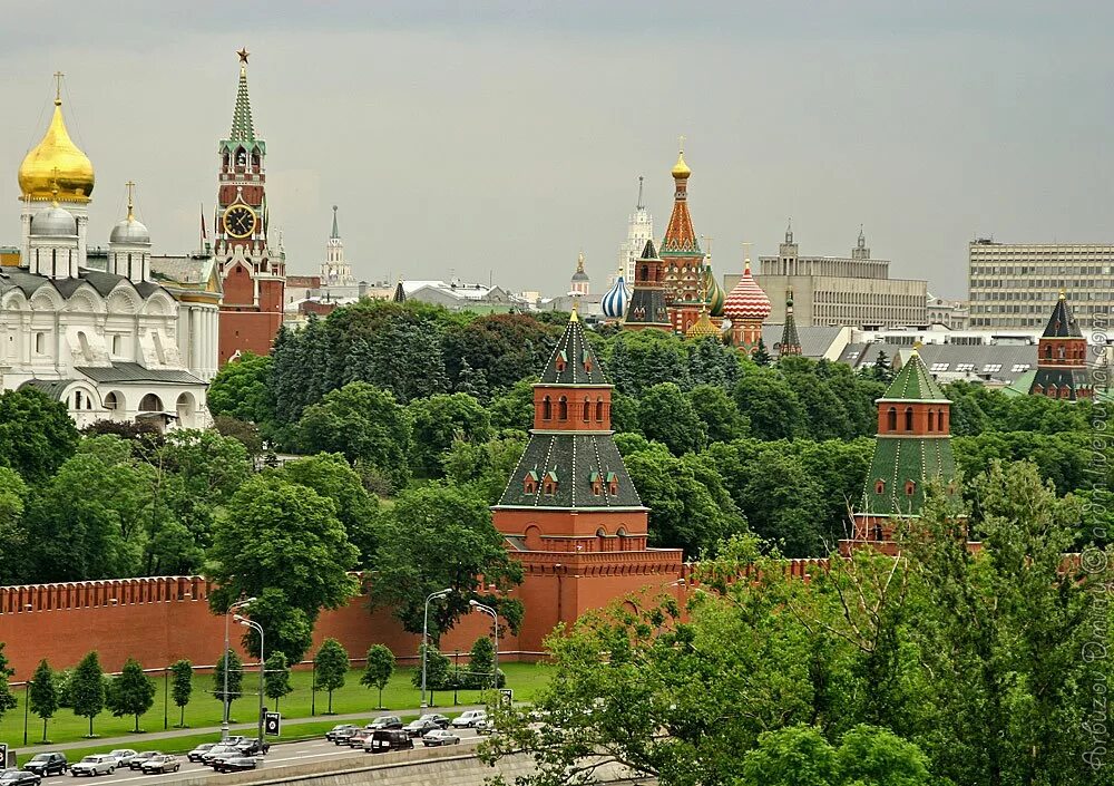 Боровицкий холм в москве. Московский Кремль холм. Москва Кремль на Боровицком Холме. Москва Боровицкая башня Боровицкий холм.