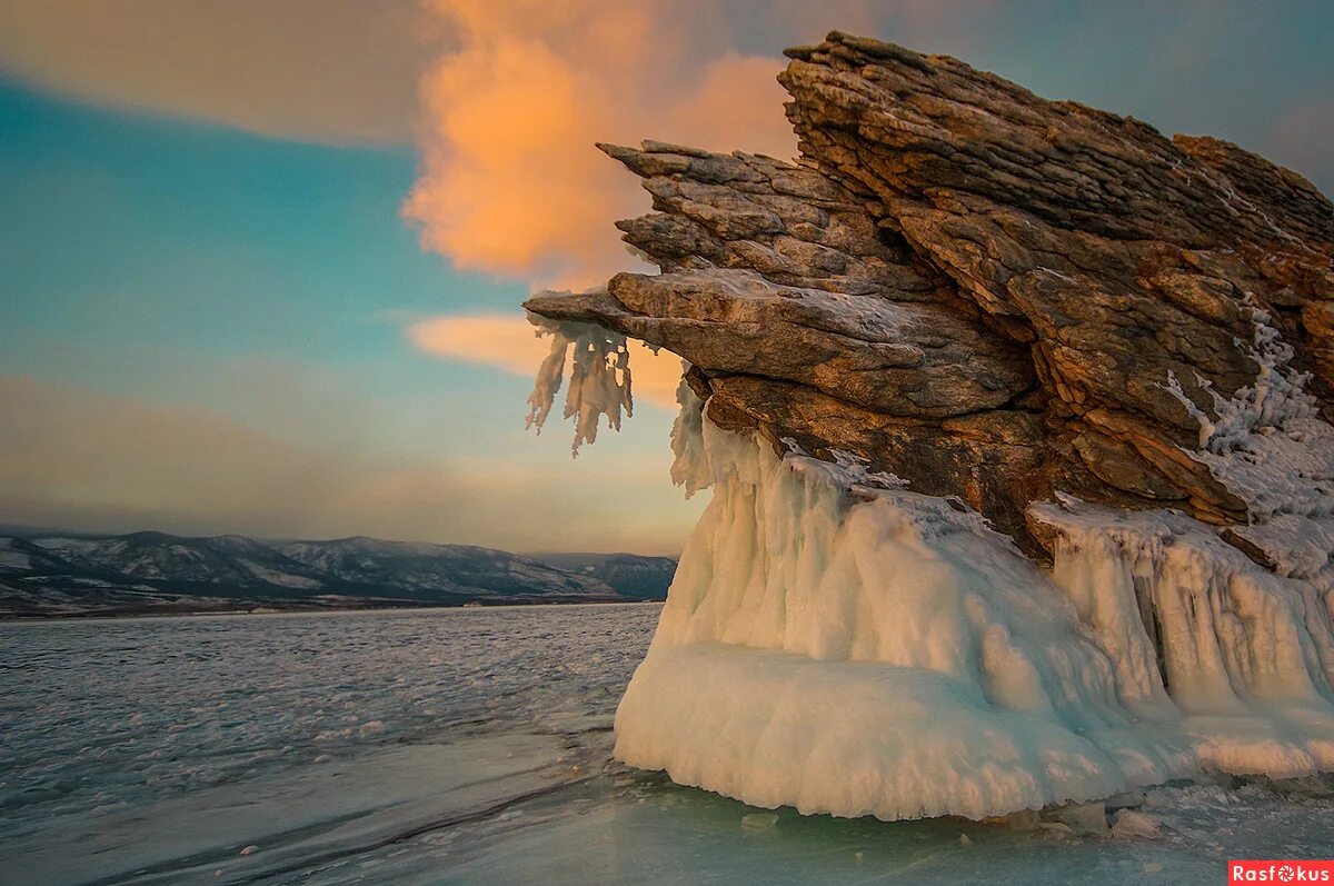 Байкальские чудеса. Потрясающий Байкал. Зимние чудеса Байкала. Байкал чудо света.