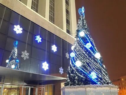 Чем украсили ель в израиле