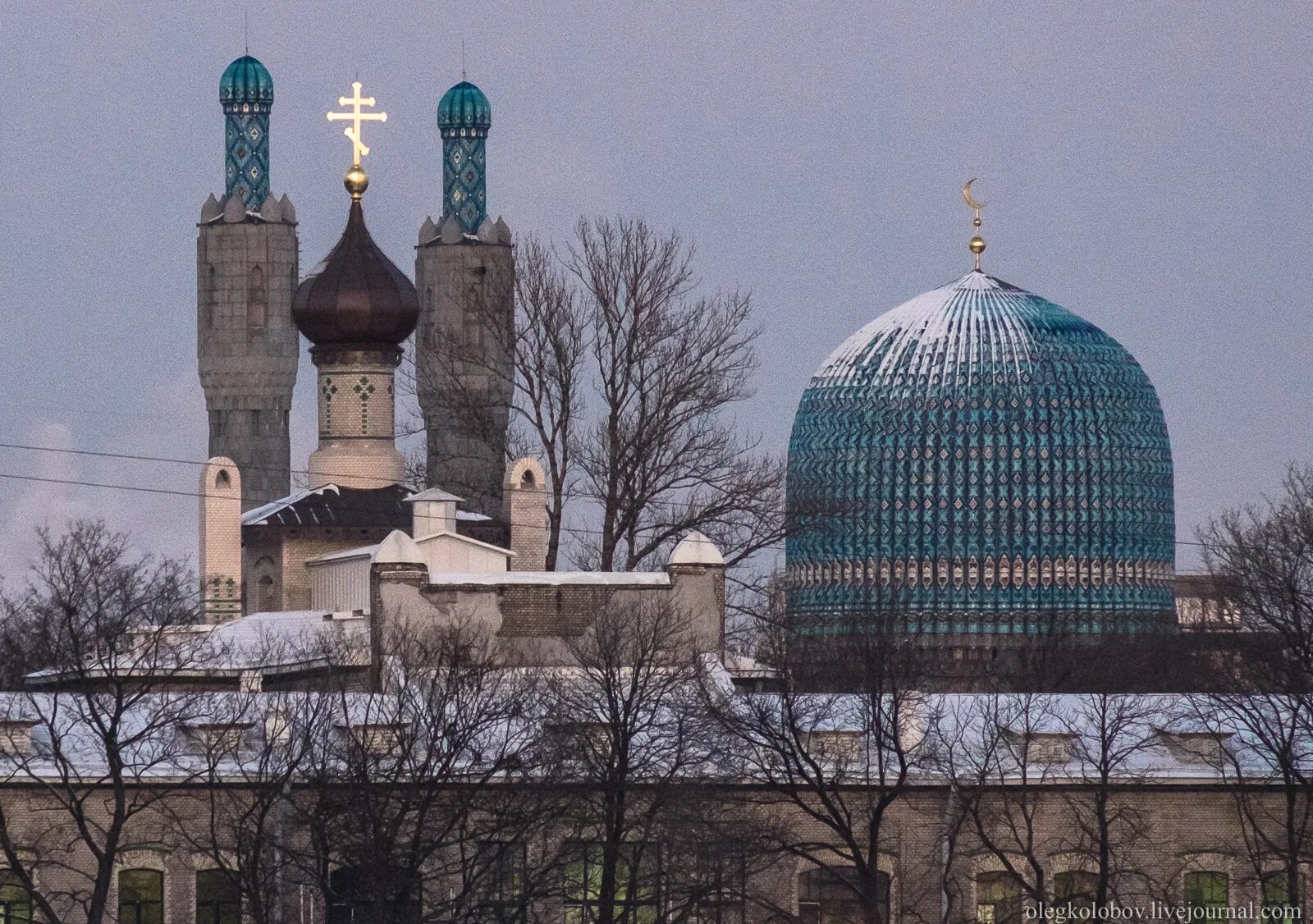 Крест мечети. Крест мечети. Что венчает купола православного храма. Полумесяц на куполе мечети. Вышивка мечеть кул шариф бисер готовая.
