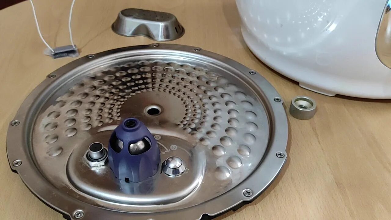 Крышка мультиварки мулинекс. Запчасти для мультиварки мулинекс се 4000. Мультиварка moulinex mk611832. Облезла крышка мультиварки. Крышка мультиварки мулинекс.