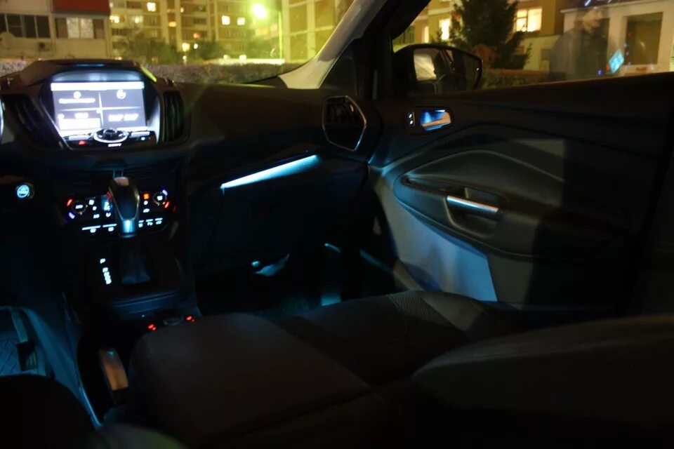 Свет форд куга. Подсветка Ford Kuga 2. Подсветка салона Ford Kuga 2. Ambient Light Ford Kuga. Ambient Light Ford Focus 2.