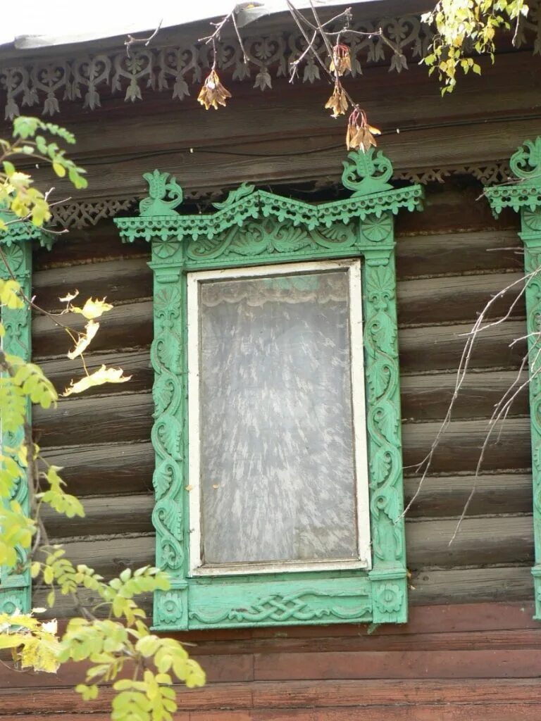 Цветные наличники. Красим наличники. Наличники на окна в деревянном доме. Красим наличники. Красим наличники.