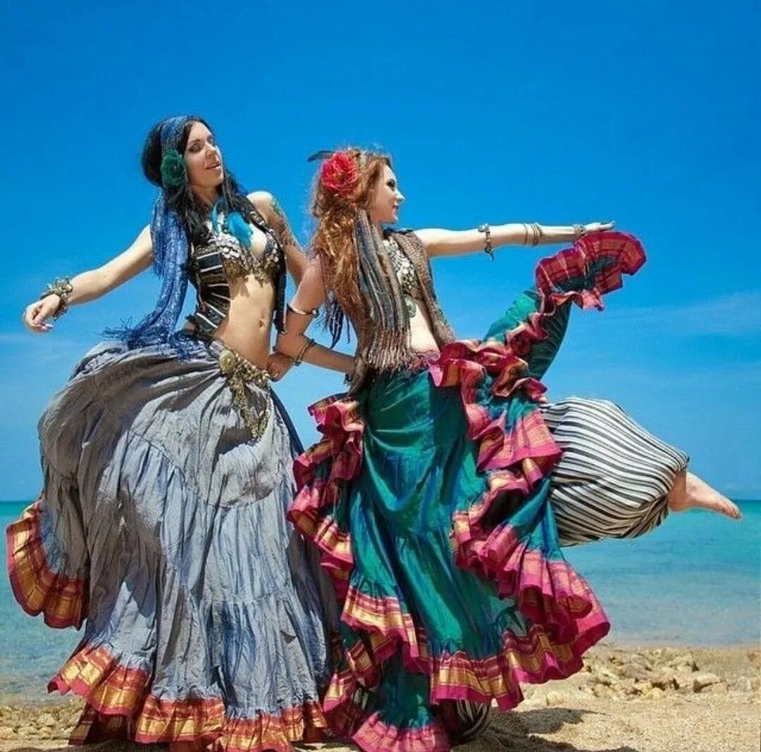 Цыганский стиль в одежде. Этнические танцы. Этно танец.