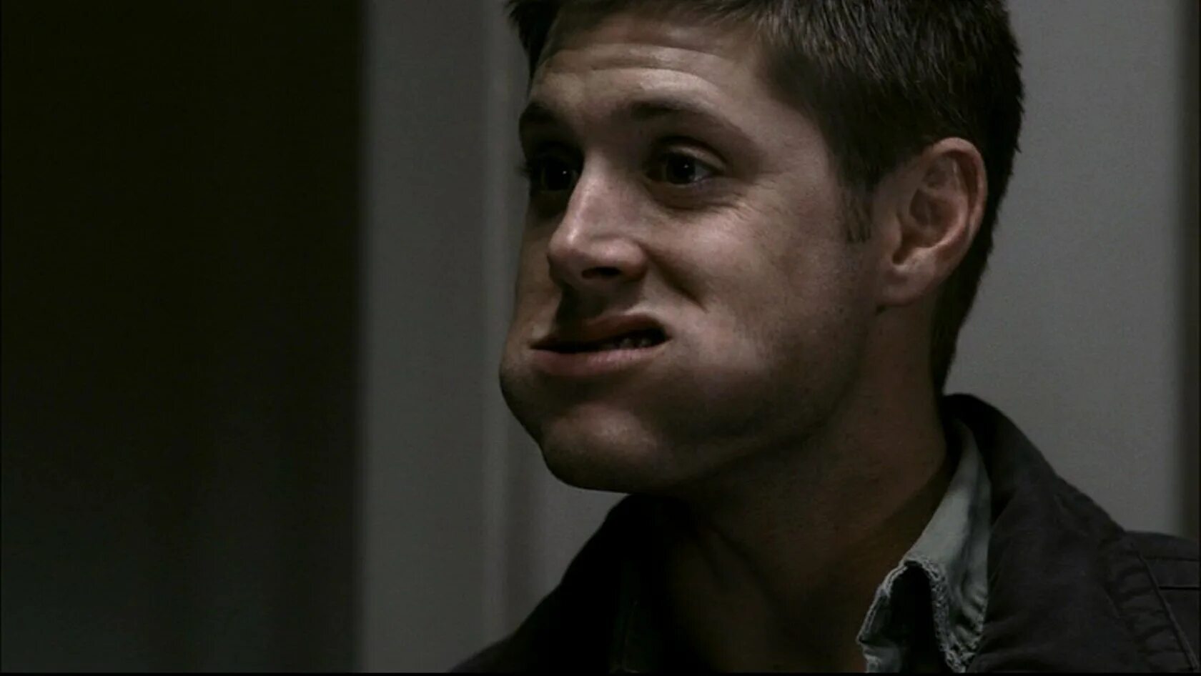 Джеймс винчестер сверхъестественное. Мерлин сериал приколы. Дин винчестер 2023. Дин винчестер лысый. Дженсен эклз кушает.