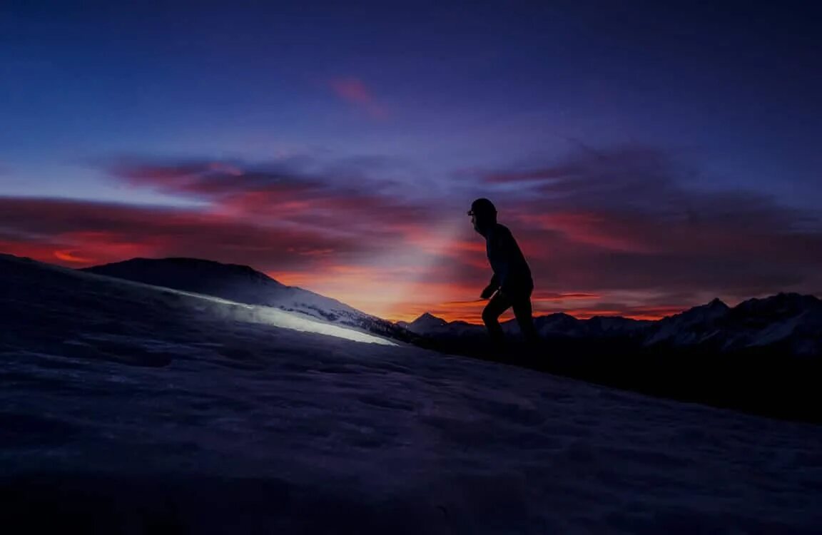 Бег ночью. Бег девушка ночью. Обложка Night Running. Black man Running at Night.