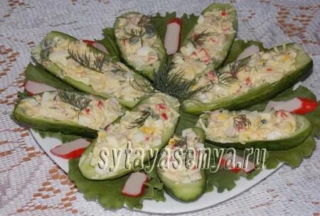Огурец фаршированный сыром