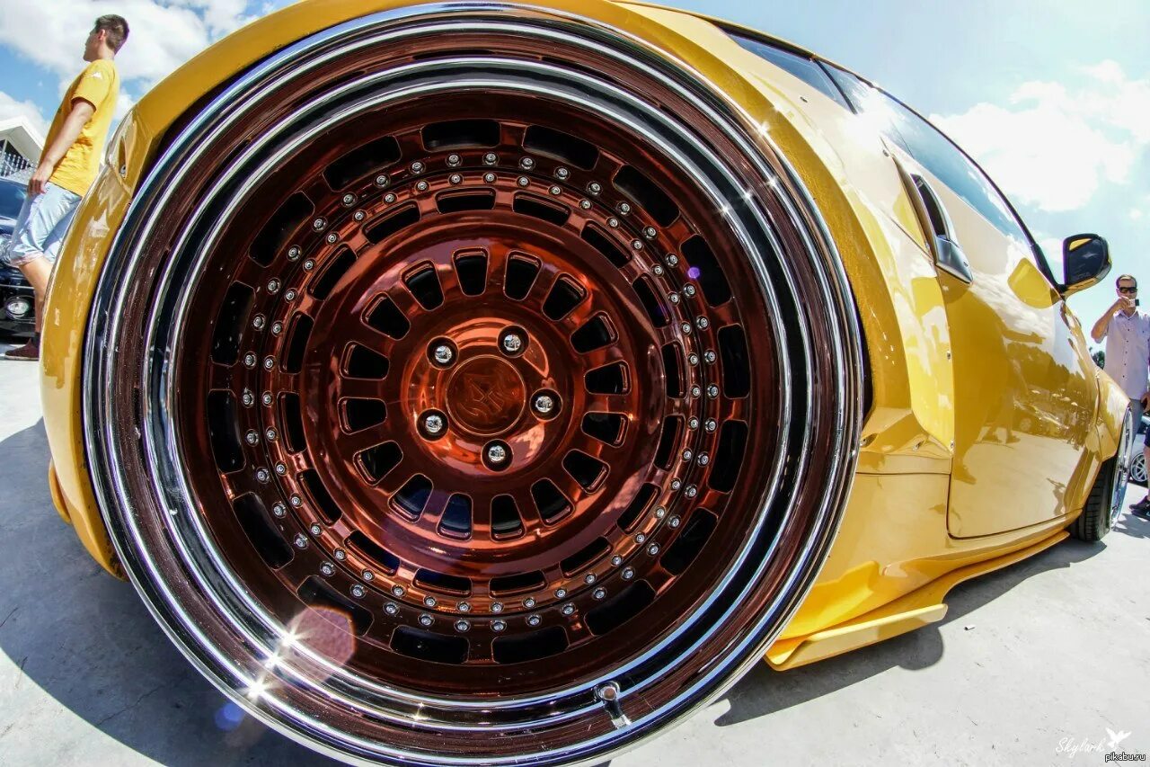 Дорогие шины на автомобиль. Кованые диски Graf Weckerle. Необычные автомобильные диски. Необычные колесные диски. Крутые диски на авто.