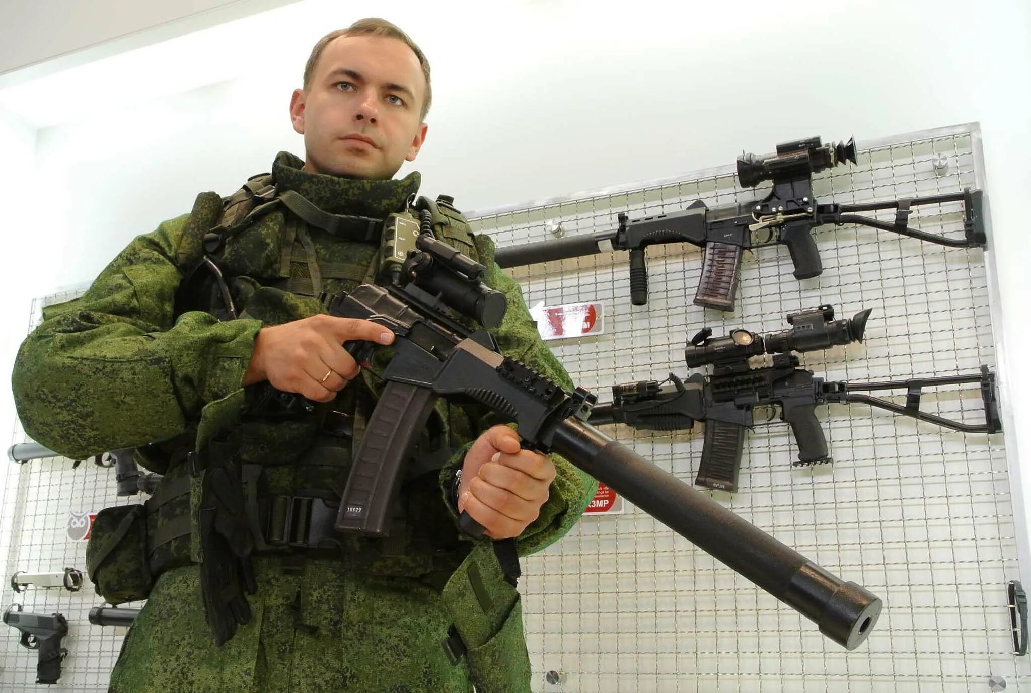 Russian combat. Ратник 2 Российская Боевая экипировка. Боевая экипировка военнослужащего «Ратник». Ратник 1 Российская Боевая экипировка. Солдат в экипировке Ратник.