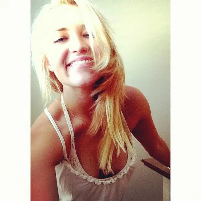 Emily osment selfie. Annabella приват. Evocative модель. Emily записи приватов. Рамона дивине.