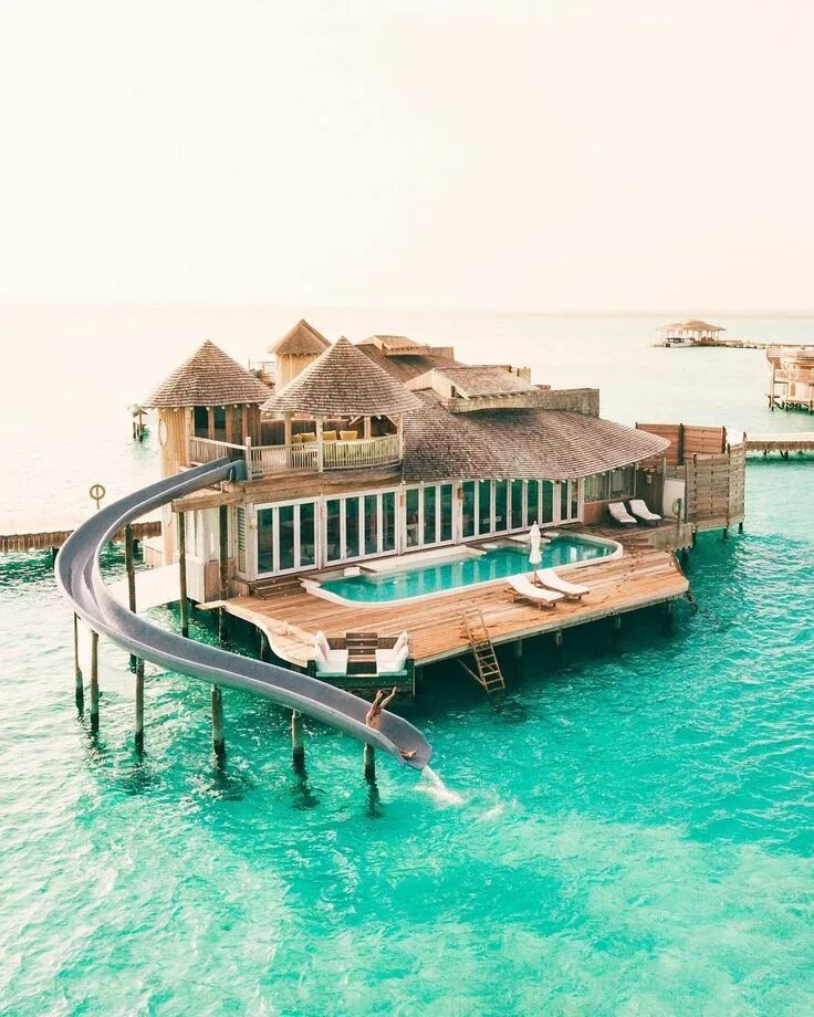 Остров михаэля шумахера. Самые богатые острова. Jumeirah vittaveli мальдивы с горкой. Остров сонева фуши мальдивы. Дом майкла джордана во флориде.